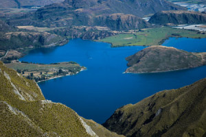 beautiful-lake-in-South-Island