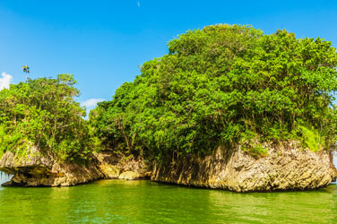 Sambawan-Island-Rocks