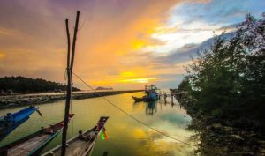 Moon Party boat