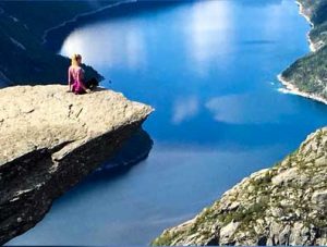  TROLLTUNGA hiking 